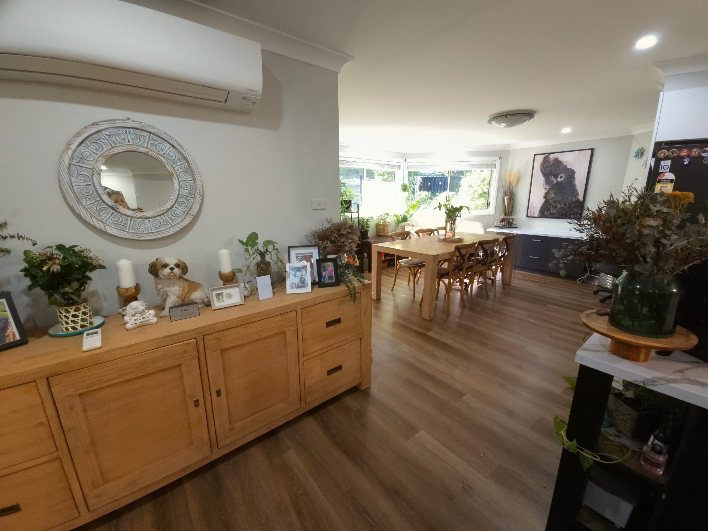 Renovated Coastal Home on 1,156m² + Huge Shed, Mezzanine & Hoist – Walk to Everything - photo 2