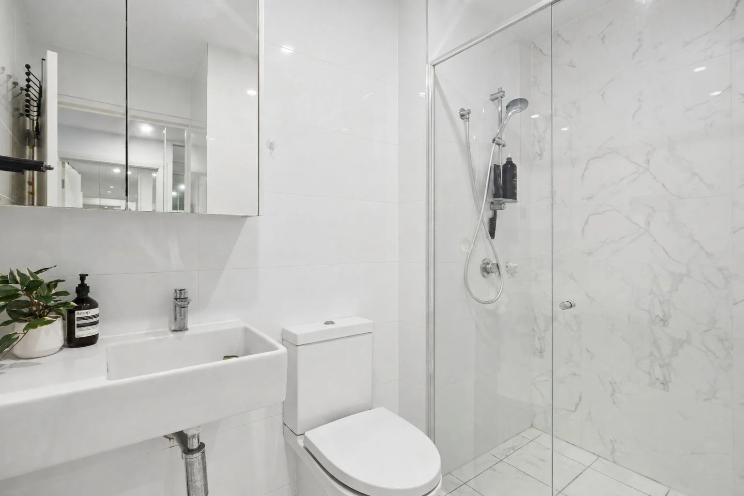 2-Bed Courtyard apartment in the heart of Lane Cove - photo 8
